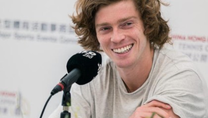 开云入口-卢布列夫：我会学着对自己好一点 尤其我的左膝