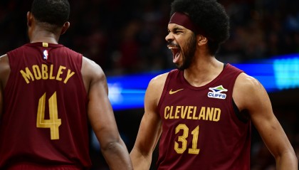 开云登录-差距不小！骑士全场60个篮板&amp;黄蜂47个 骑士双塔23个