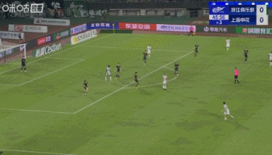 开云登录-错失良机，阿苏埃上半场尾声阶段近距离推射，皮球被挡偏出立柱