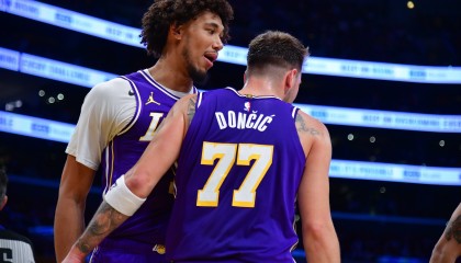 开云官网-如何看待东契奇的进攻表现？海斯打趣：这家伙篮球打得挺不错的