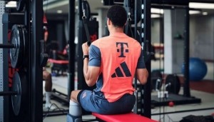 开云入口-拜仁官方晒图：穆西亚拉正在努力康复，全神贯注为复出做准备